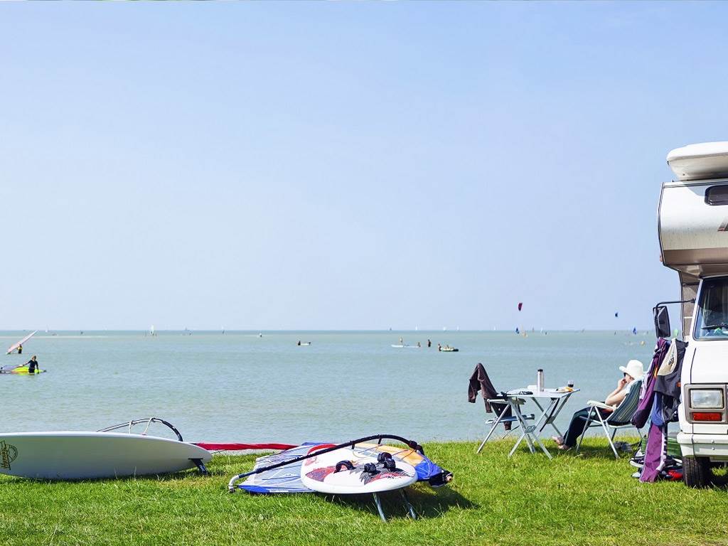 Kamperen met uitzicht op het IJsselmeer