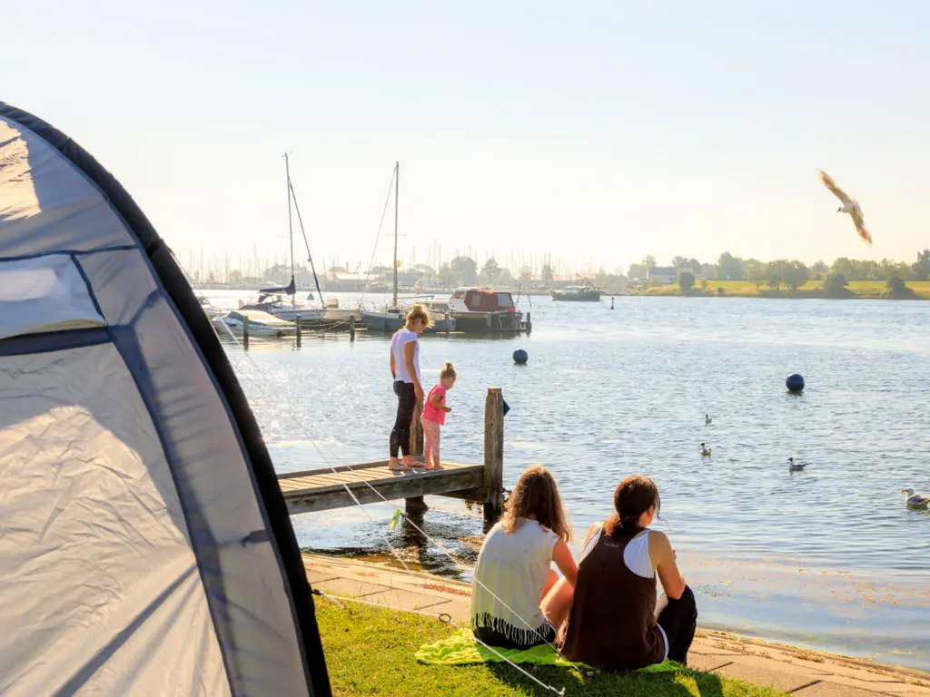 Ga op zoek naar een mooie camping met jachthaven in Nederland