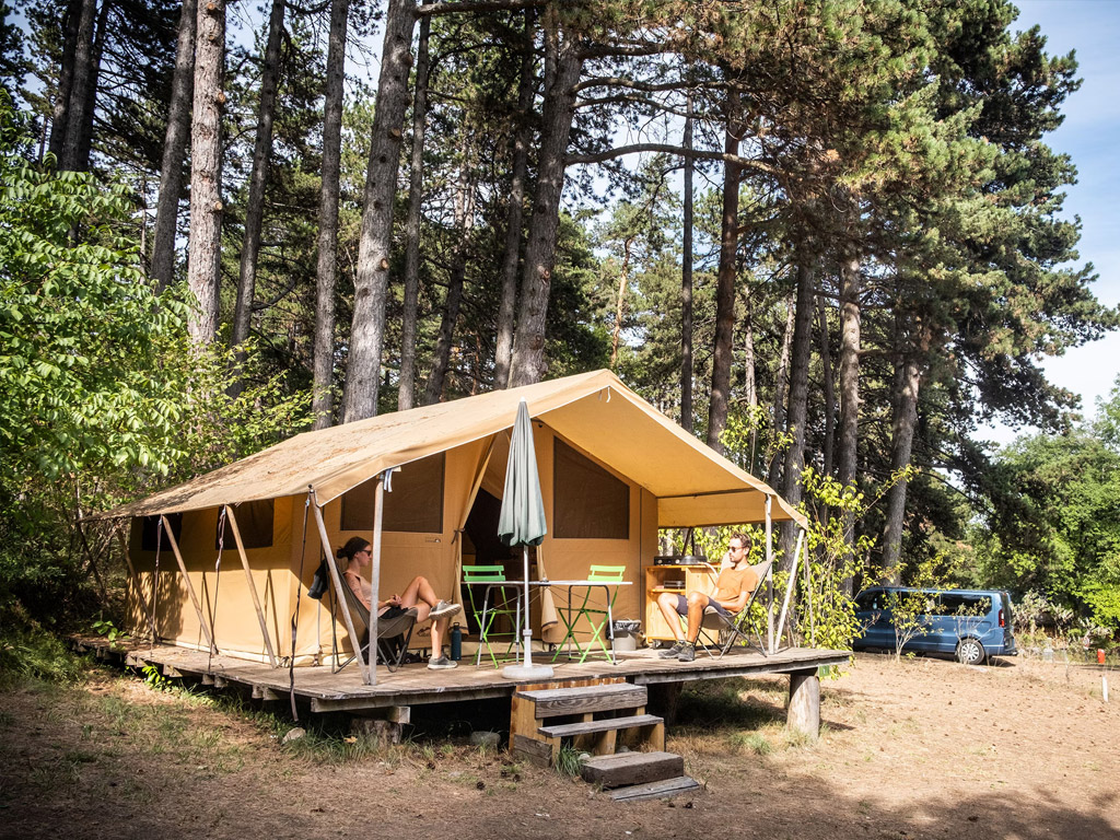 Camping Huttopia Divonne Les Bains 13