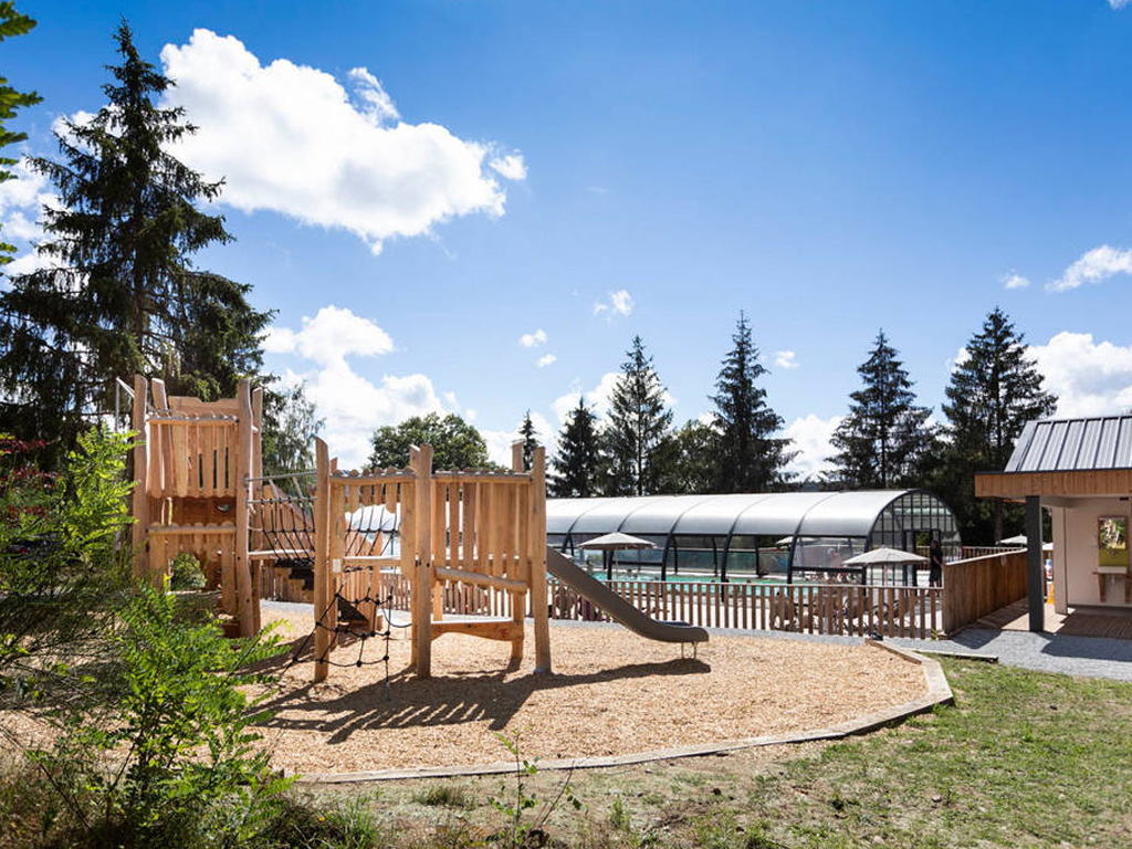 Camping Huttopia Lac De La Siauve 10