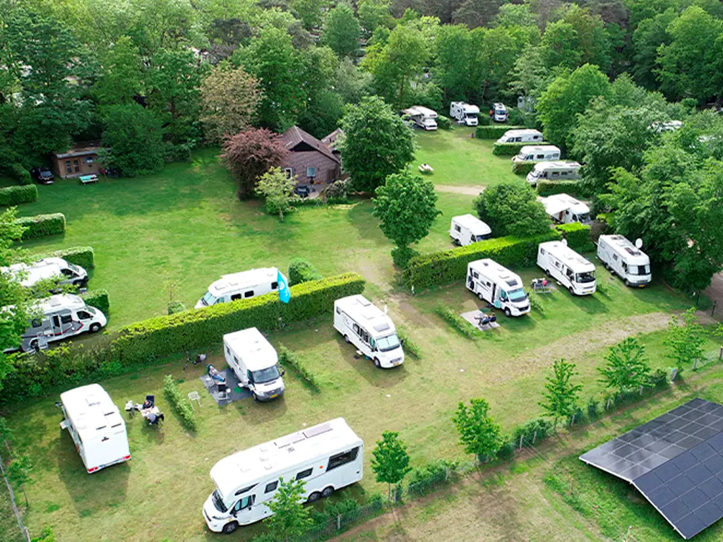 Mooie verzorgde camperplaats met alles erop en eraan