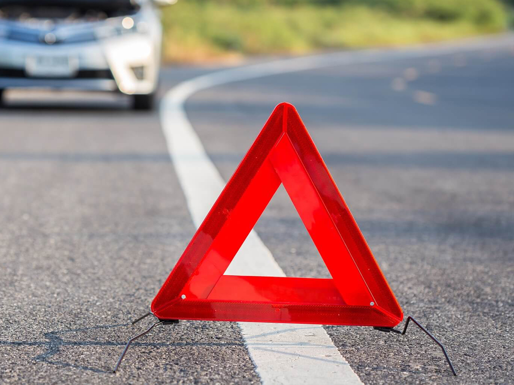 Dertig mat passen Wat moet je verplicht in auto hebben in België?