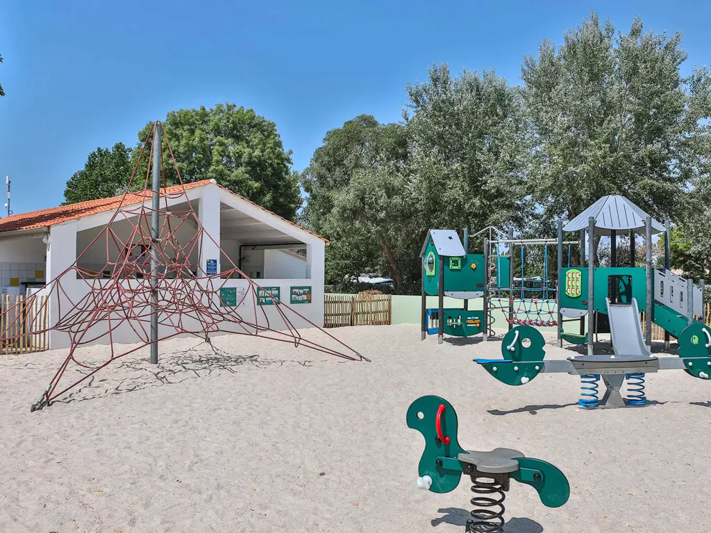 Flower Camping La Diviere Plage 2