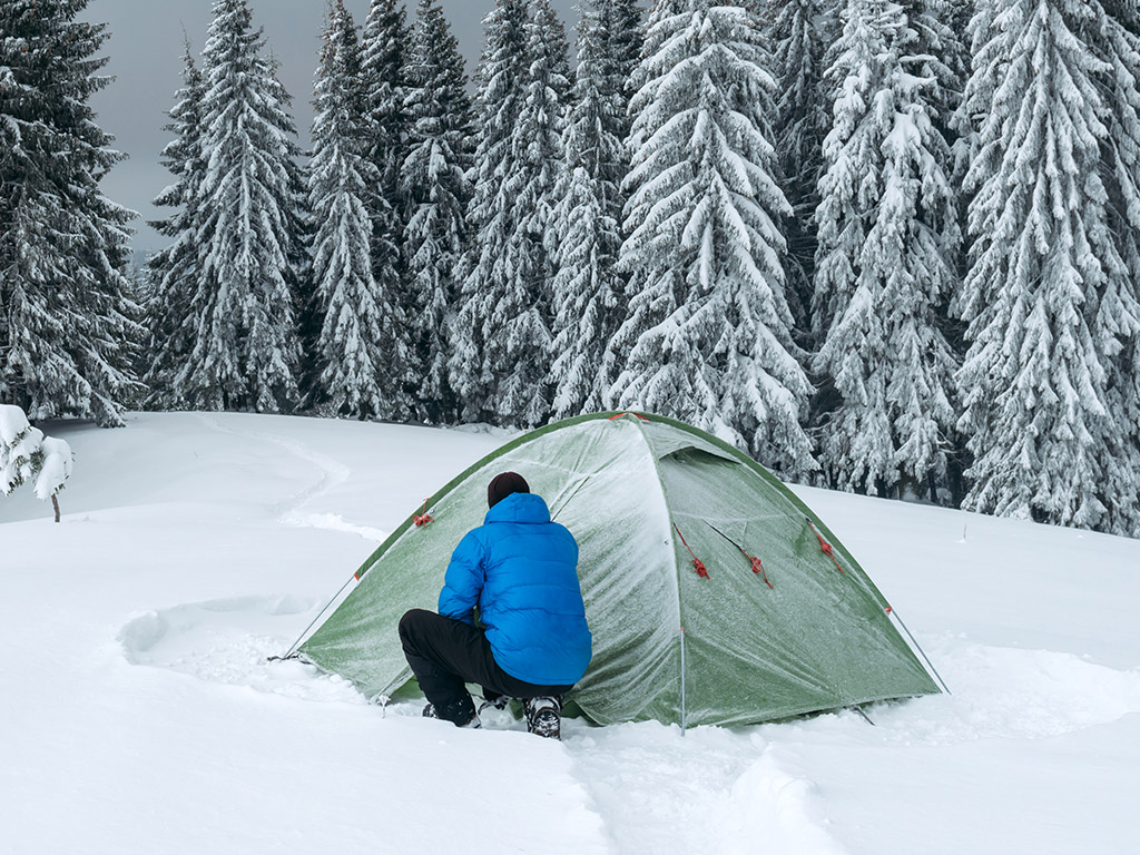 stimuleren complexiteit aantrekken Winterkamperen met een tent - kamperen in de winter wordt steeds populairder