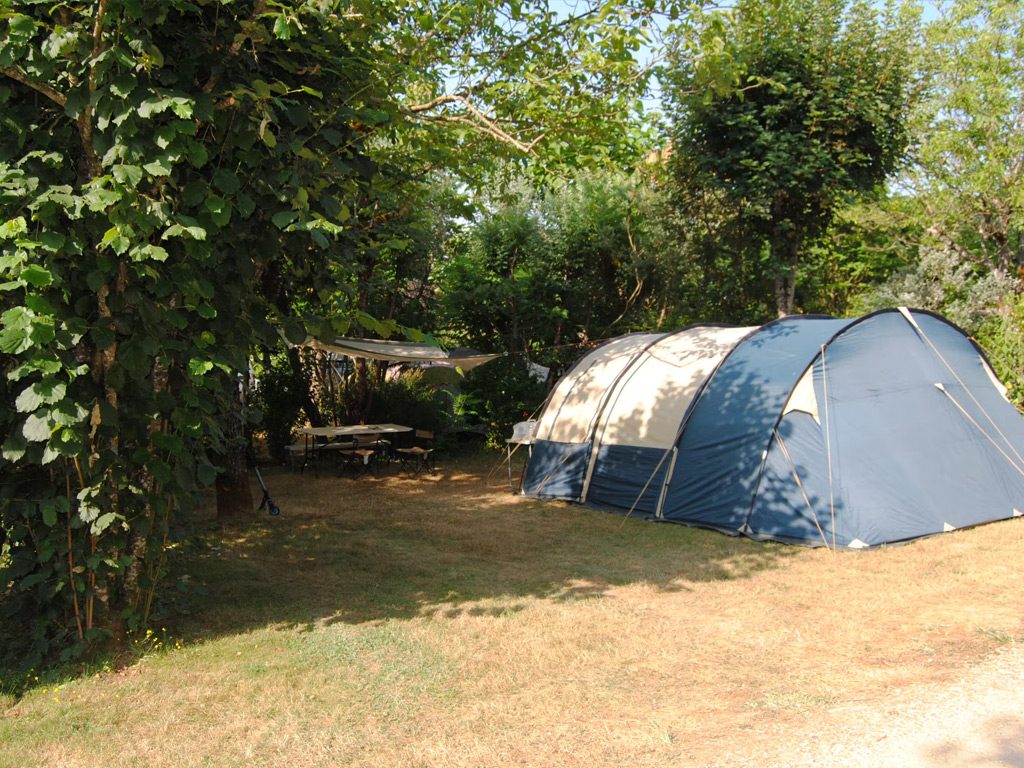 Camping A La Ferme Les Pierres Chaudes 4