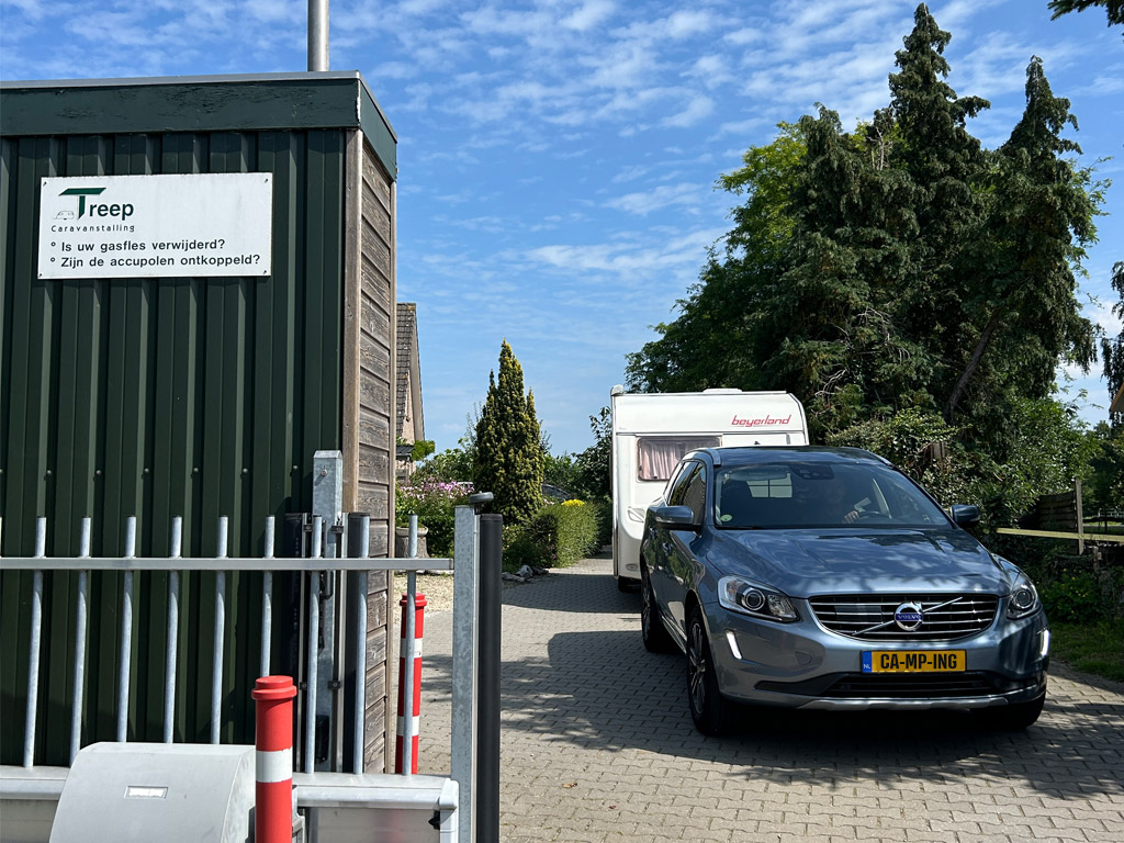 Waar moet je aan denken wanneer je je caravan naar de stalling brengt?