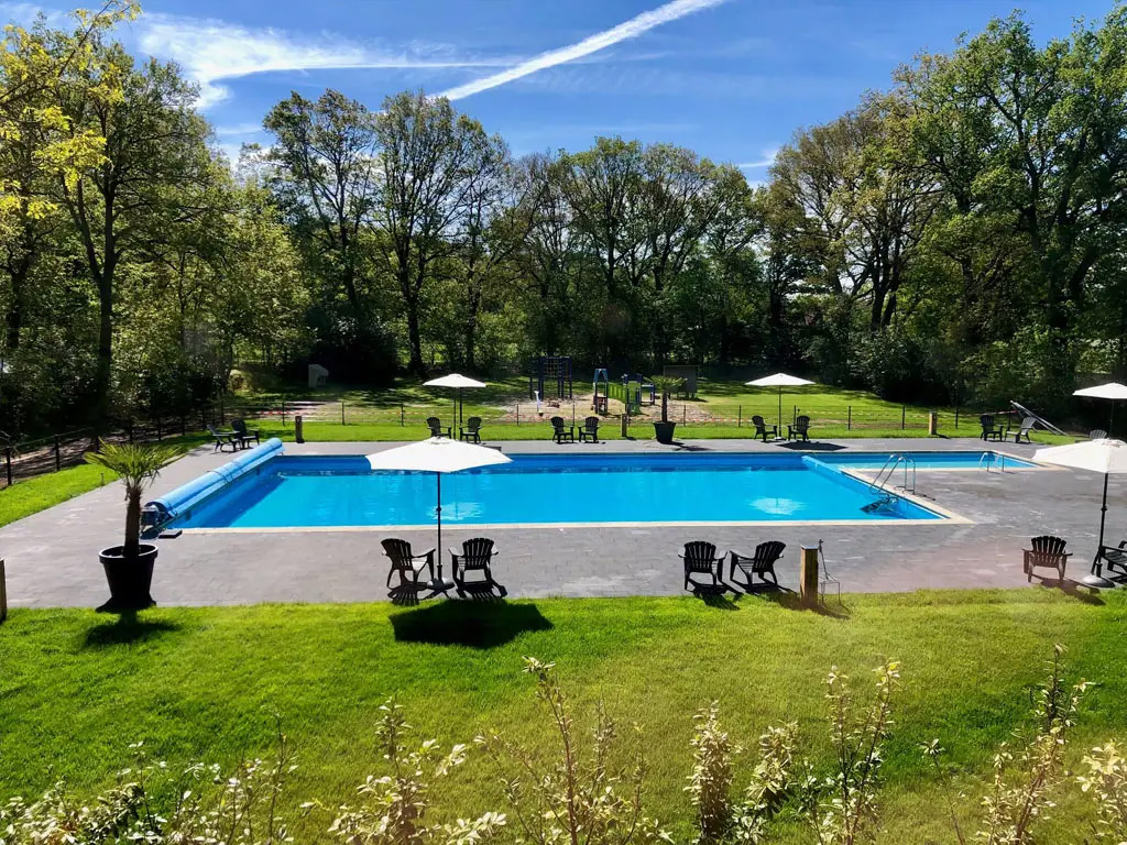 Boek een acht persoons grand lodge tent