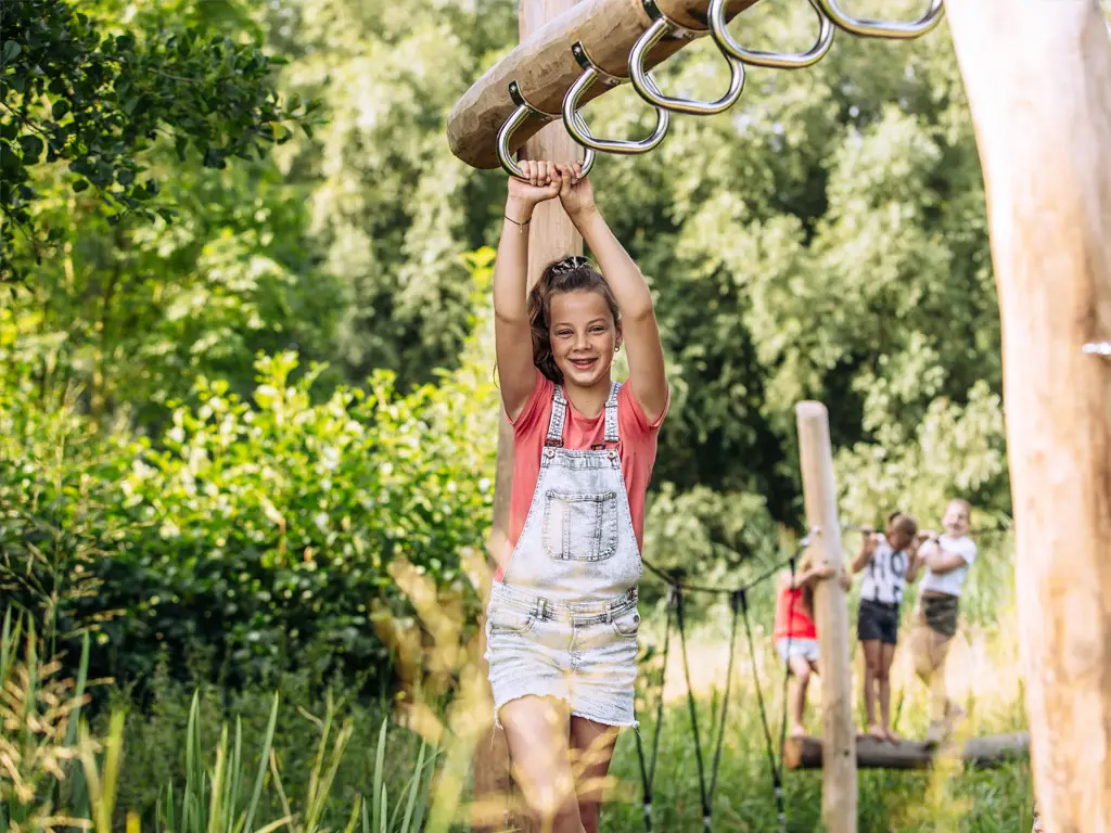 In de oude boerderij van deze christelijke camping vind je Eeterij de Deel