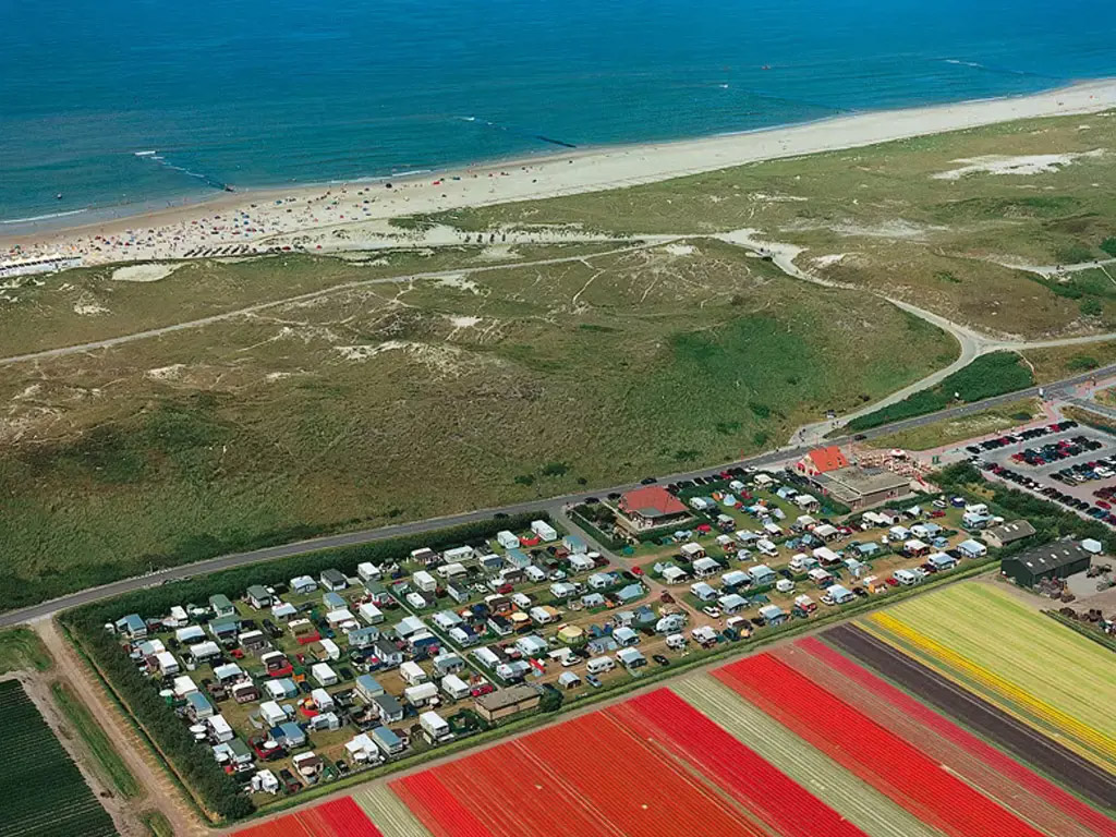 Pal aan de kust met 10 persoons accommodatie