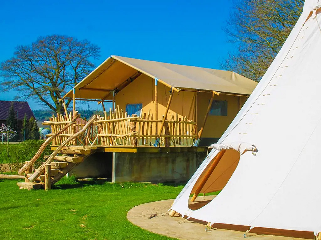 Sfeervolle glamping op een echte kindercamping