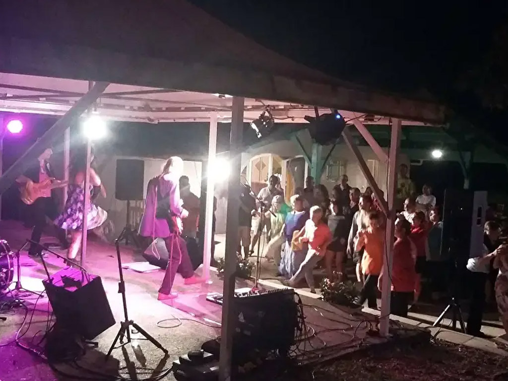 Camping Naturiste Les Manoques 8