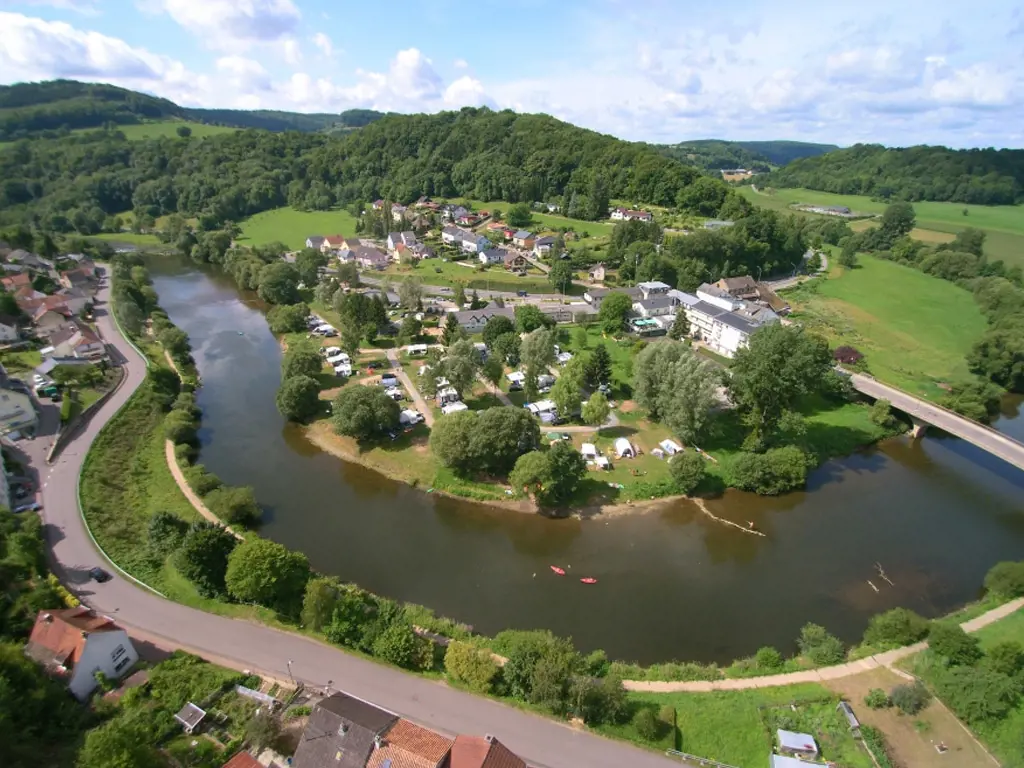 Charmecamping aan de rivier de Sure