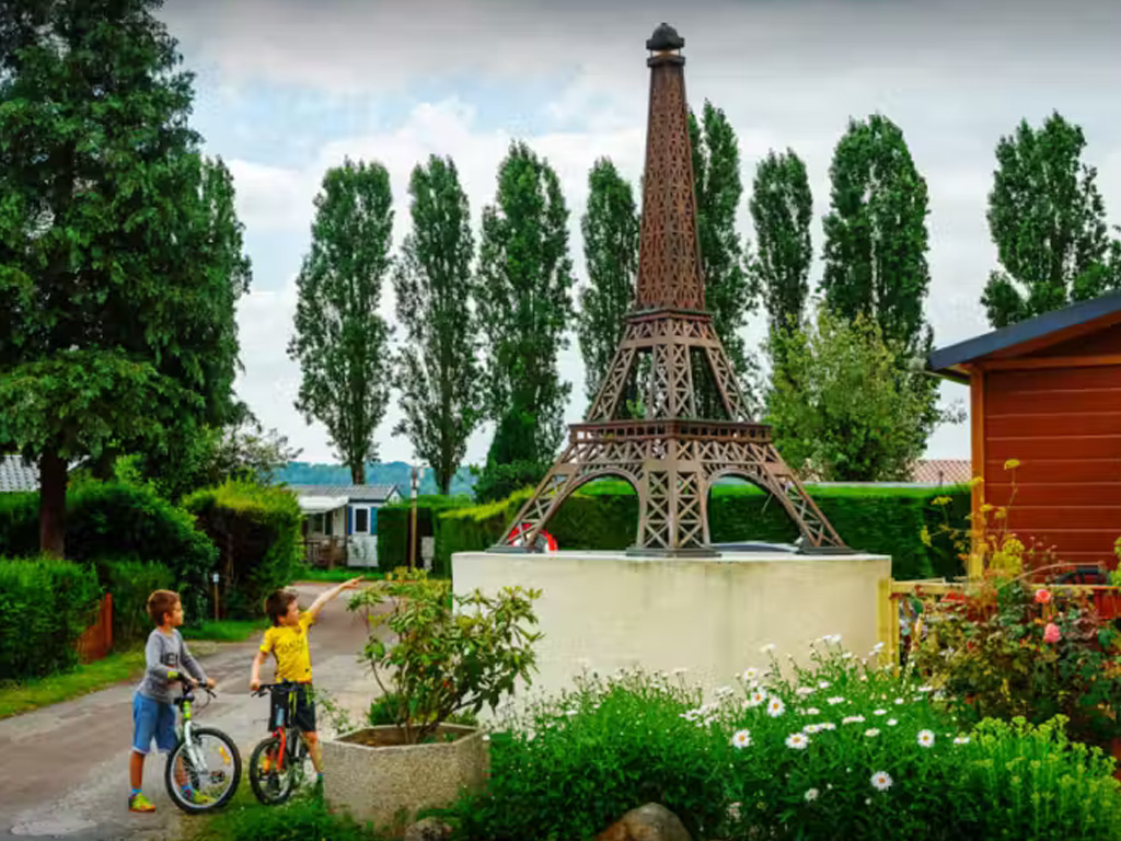 Capfun Camping Le Village Parisien 10