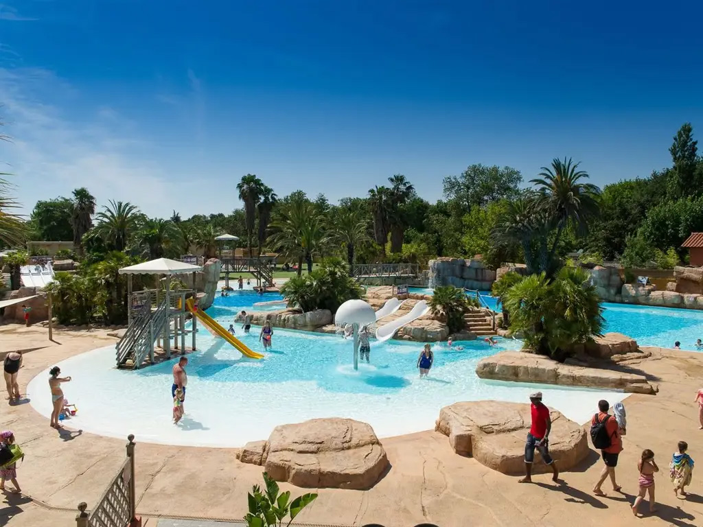 Een franse camping met een van de grootste waterparken van Europa