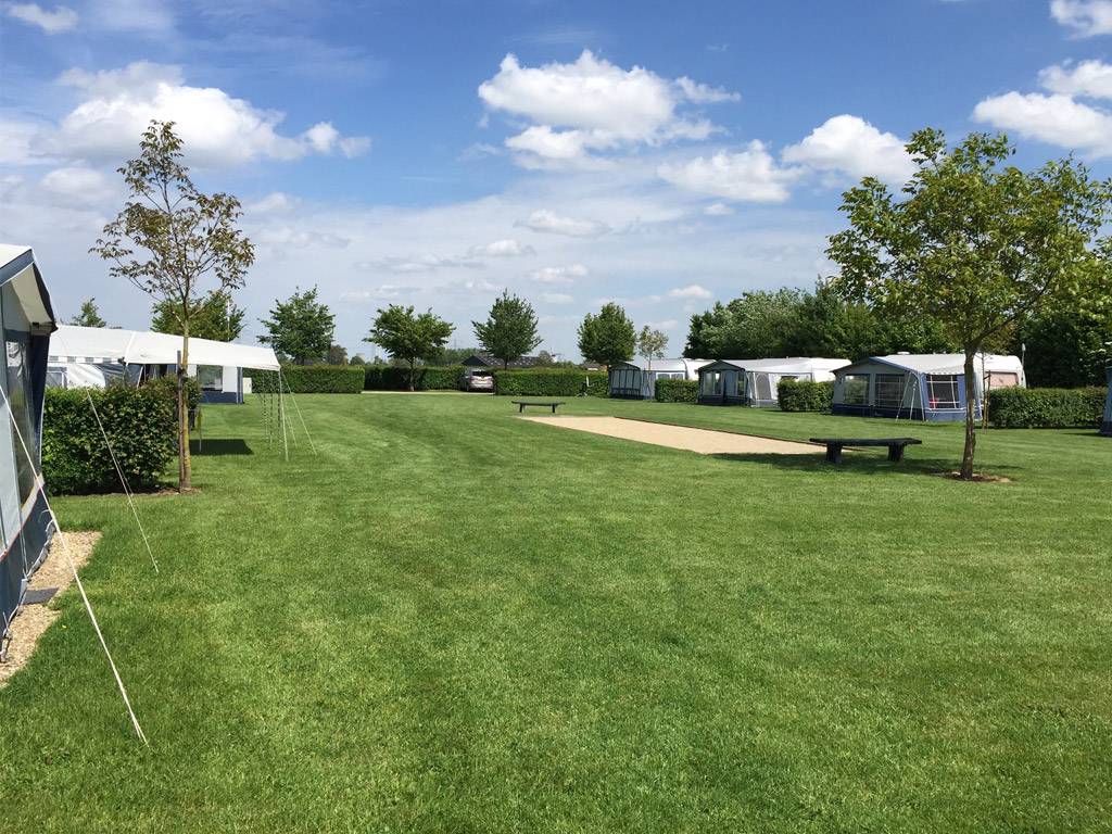 Adult only camping op een eiland in de Maas