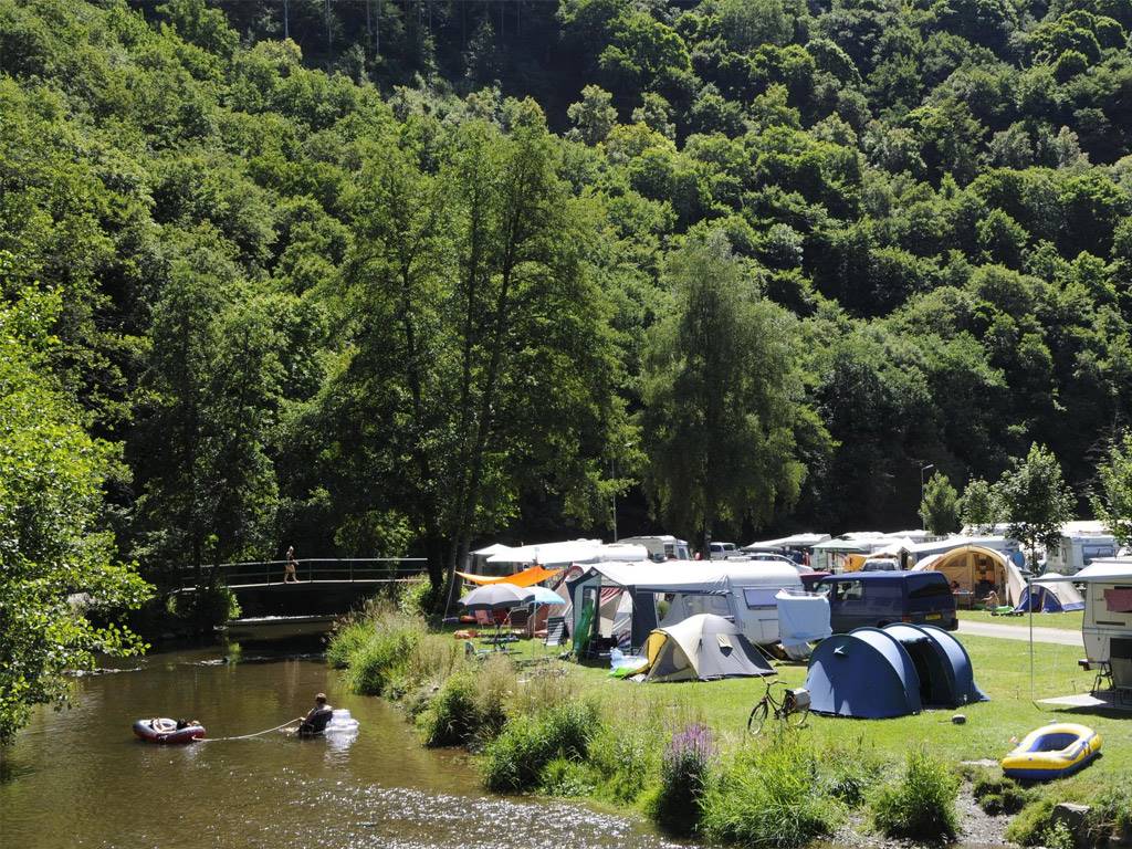 Intieme natuurcamping aan de rivier de Clerve