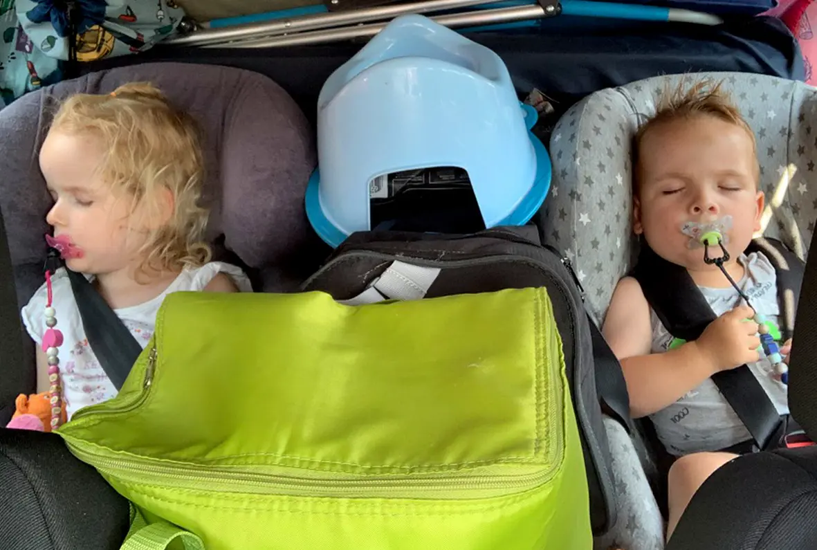 Hoe houd je je kinderen zoet tijdens een lange autorit