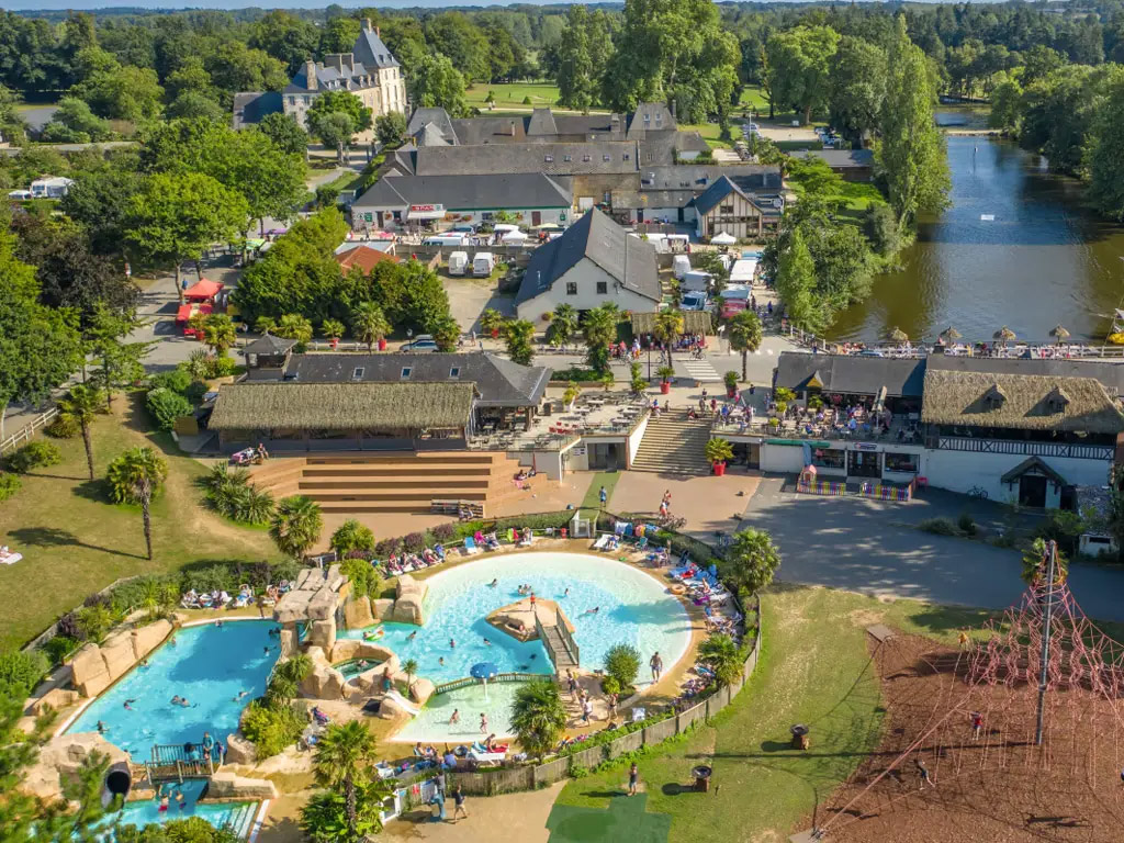 Kasteelcamping in Bretagne met mega waterpark