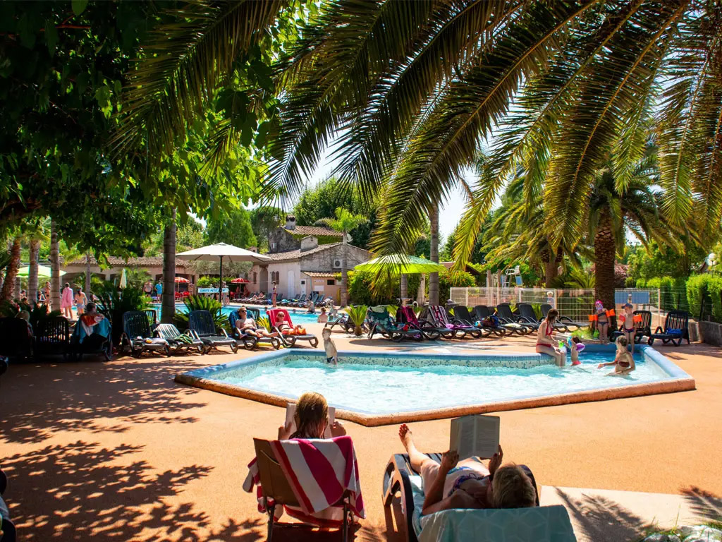 Glamping in de Provence op deze kleurrijke camping.