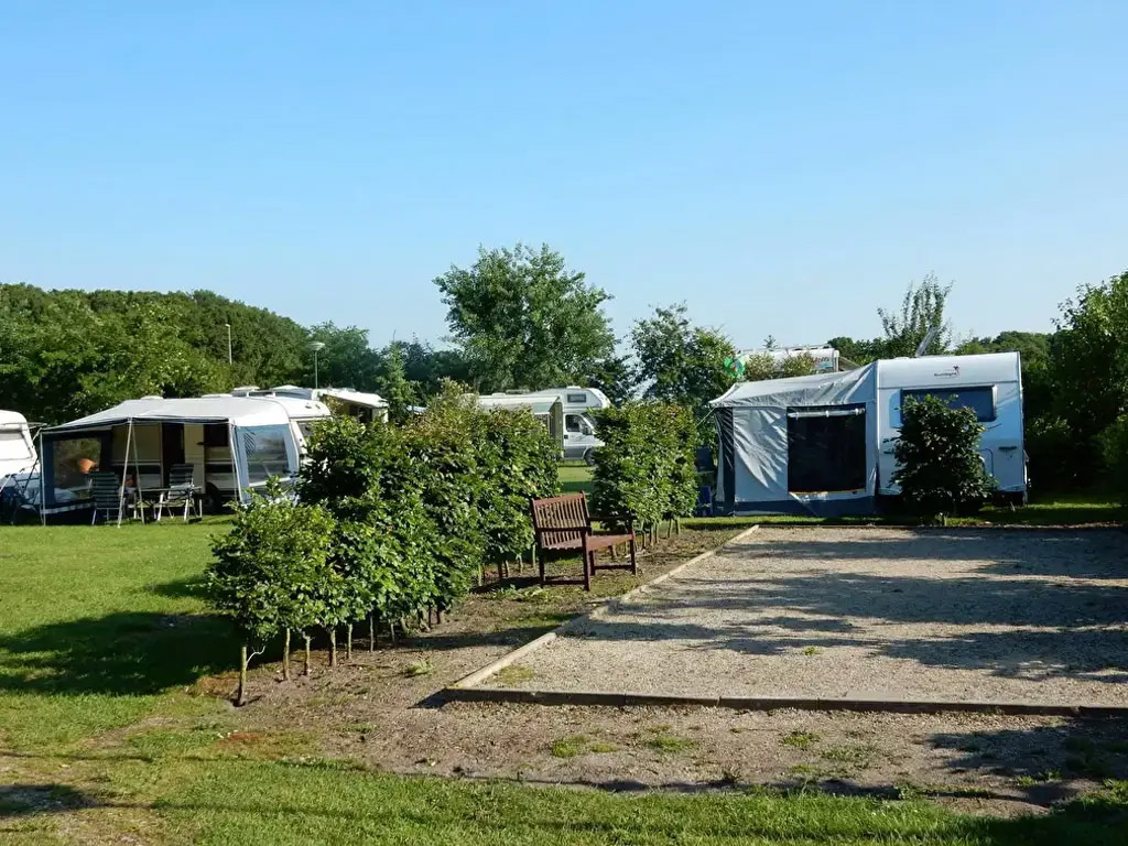 De voorzieningen op de camping zijn eenvoudig maar prima verzorgd.