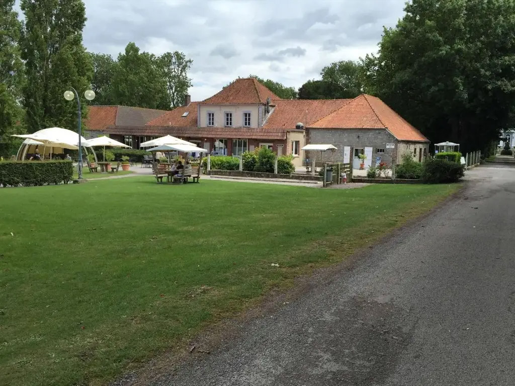 Kasteelcamping vlak onder Calais
