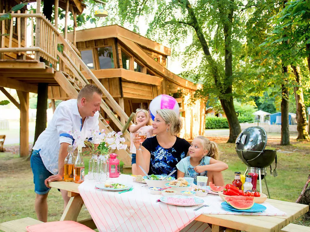 Familiecamping vlak bij de Efteling met verwarmd buitenbad