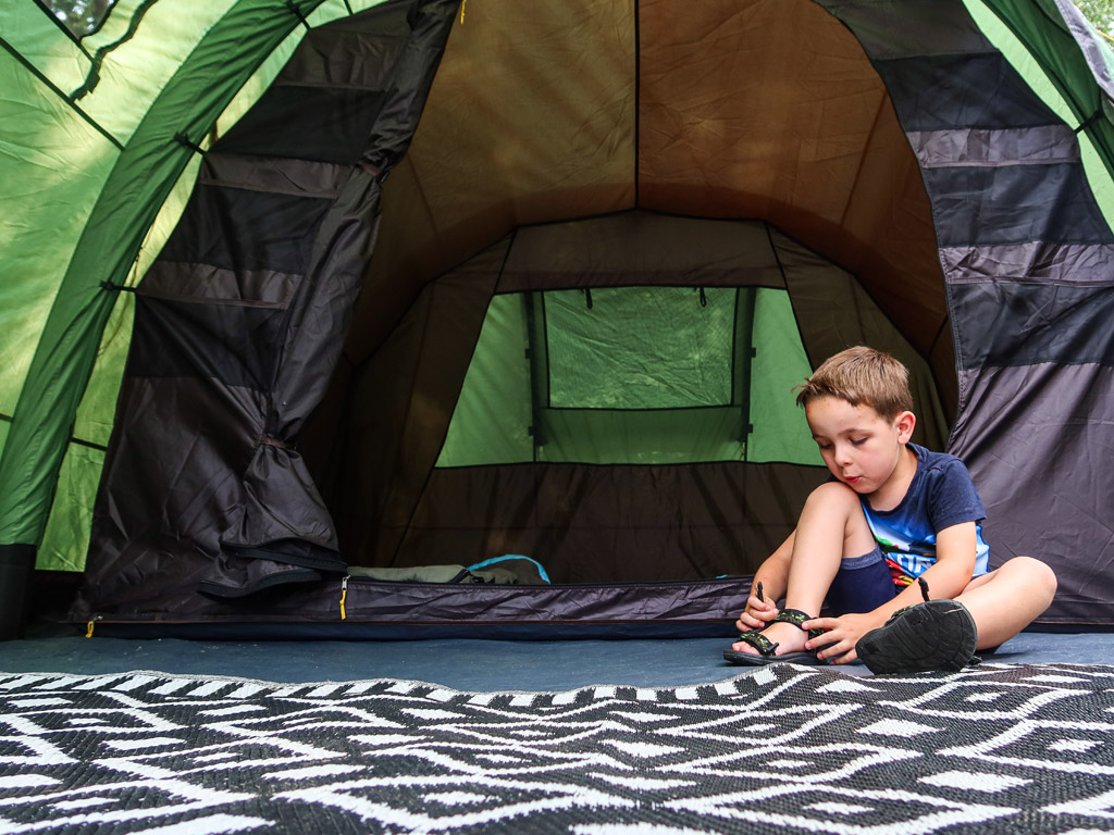 De Arco 300 Air Tunneltent van Redwood van binnen