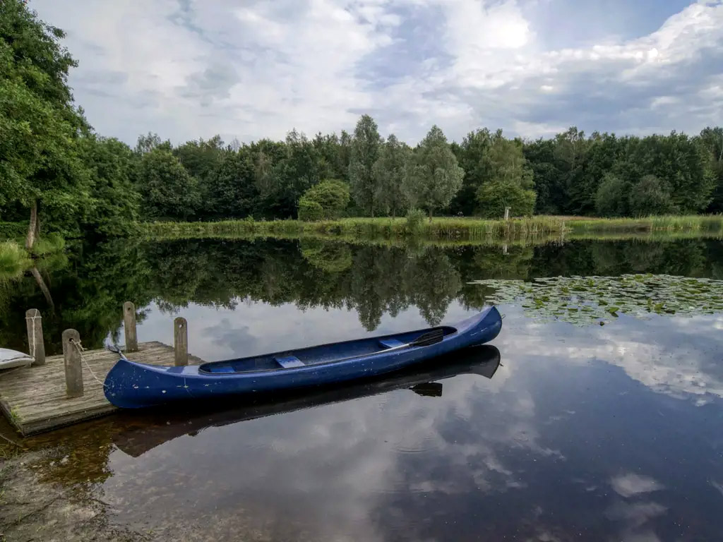 Naturisten Camping met natuurvijver om te zwemmen, vissen of kanoën